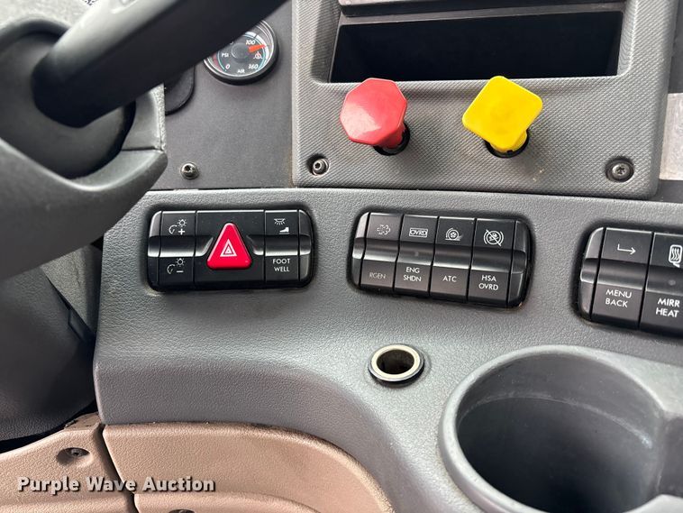 image for item FH7144 2017 Freightliner Cascadia semi truck