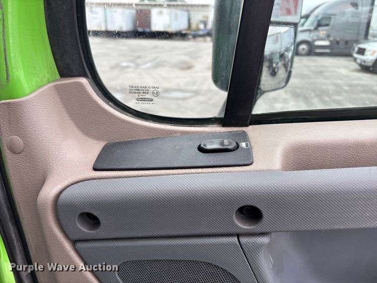 image for item FH7144 2017 Freightliner Cascadia semi truck