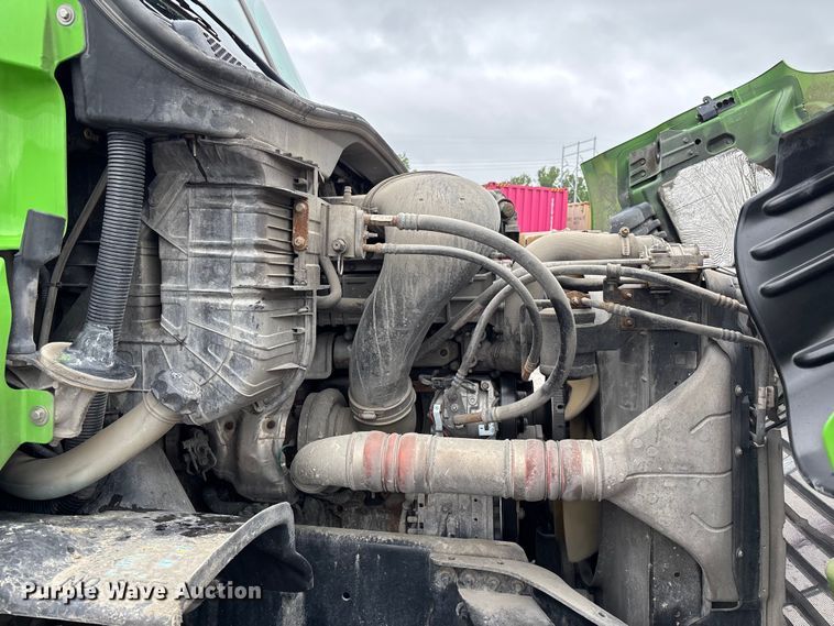 image for item FH7144 2017 Freightliner Cascadia semi truck