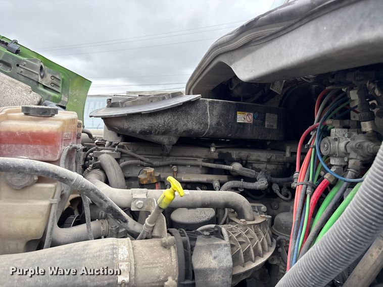 image for item FH7144 2017 Freightliner Cascadia semi truck