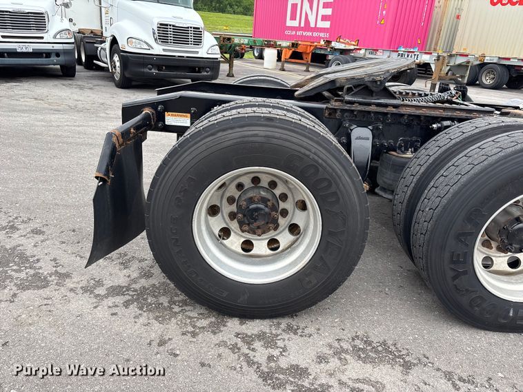 image for item FH7144 2017 Freightliner Cascadia semi truck