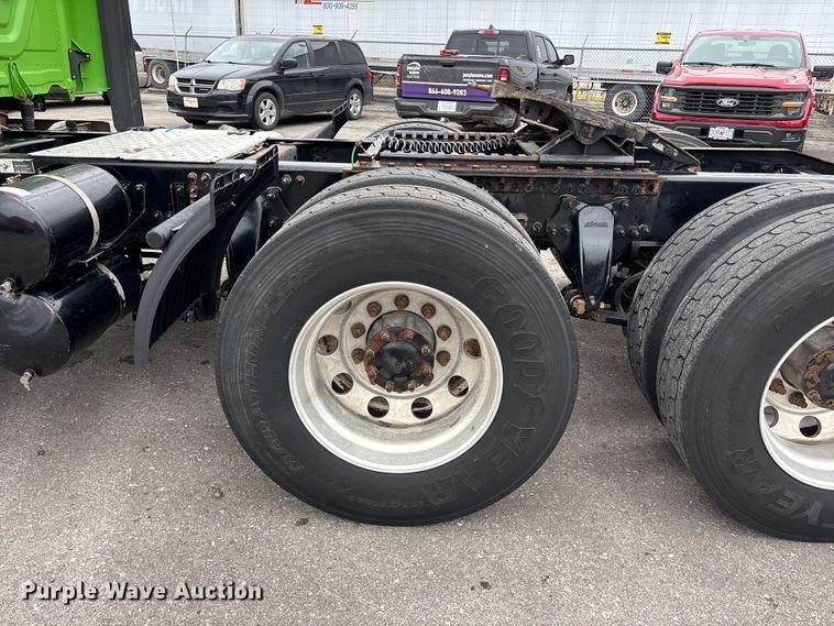 image for item FH7144 2017 Freightliner Cascadia semi truck