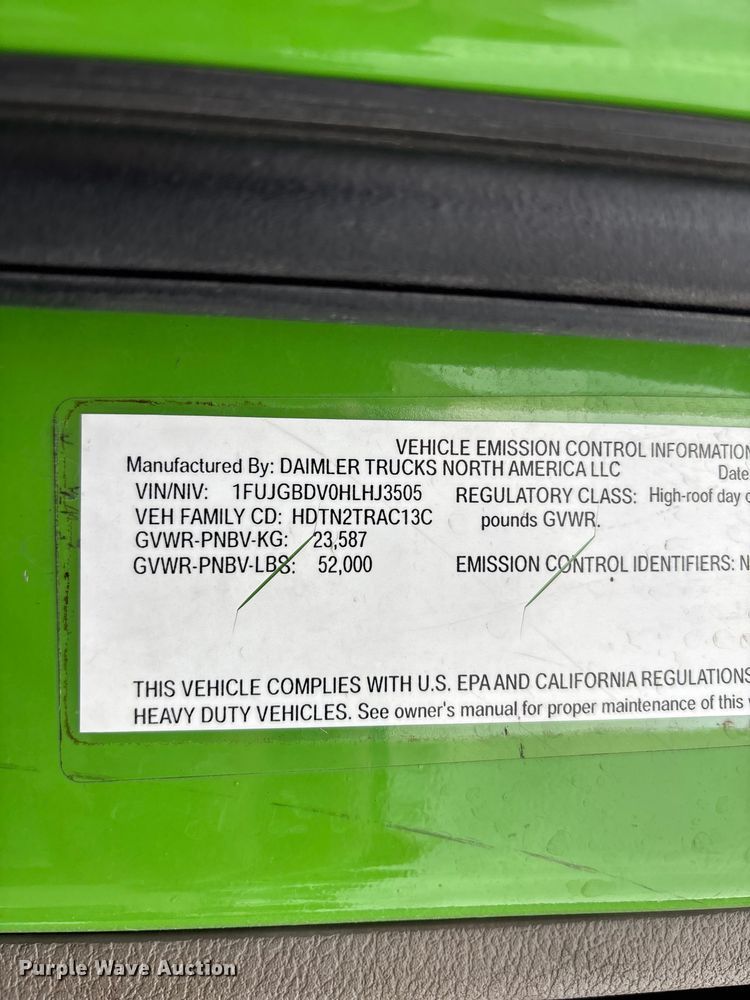image for item FH7144 2017 Freightliner Cascadia semi truck