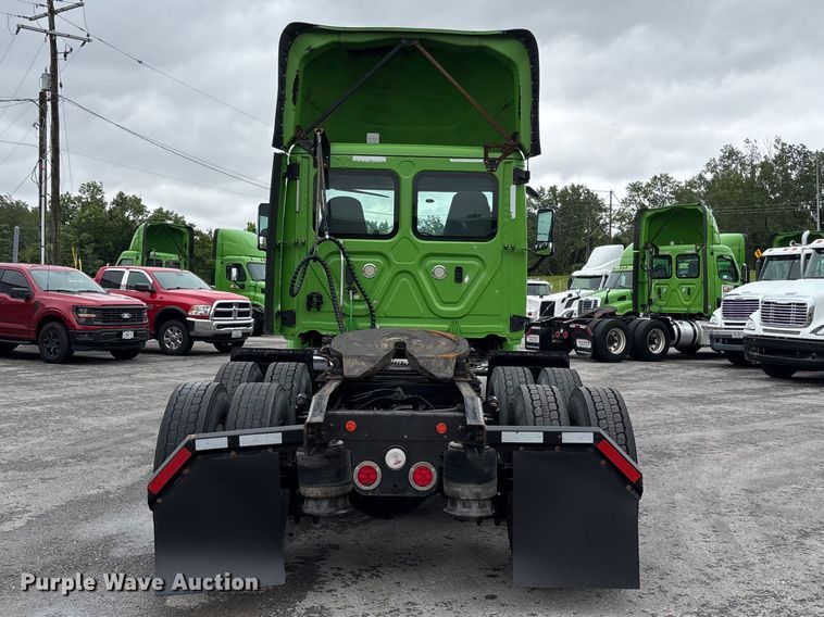 image for item FH7145 2018 Freightliner Cascadia semi truck
