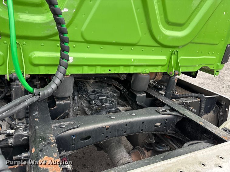 image for item FH7145 2018 Freightliner Cascadia semi truck