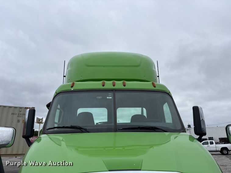 image for item FH7145 2018 Freightliner Cascadia semi truck