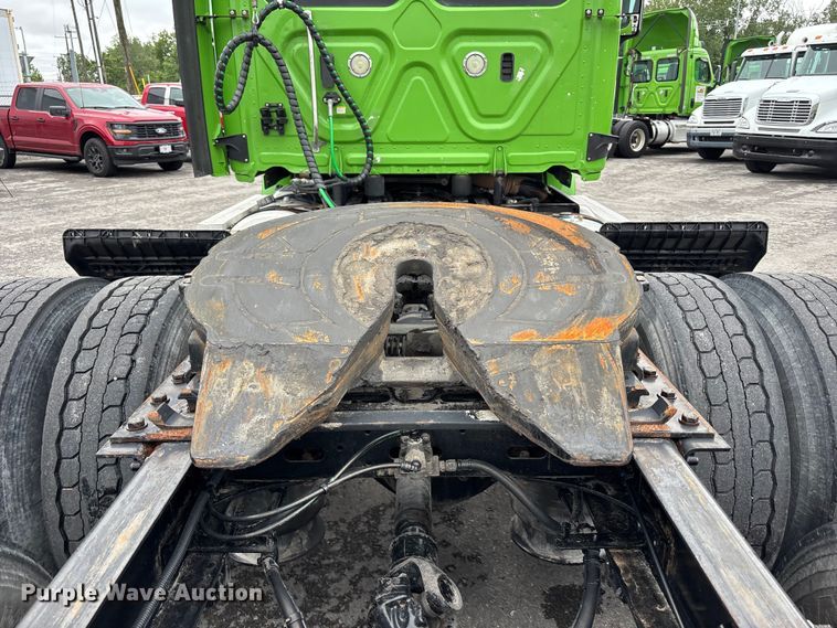 image for item FH7145 2018 Freightliner Cascadia semi truck