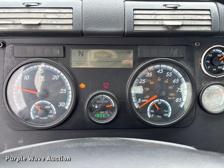 image for item FH7145 2018 Freightliner Cascadia semi truck