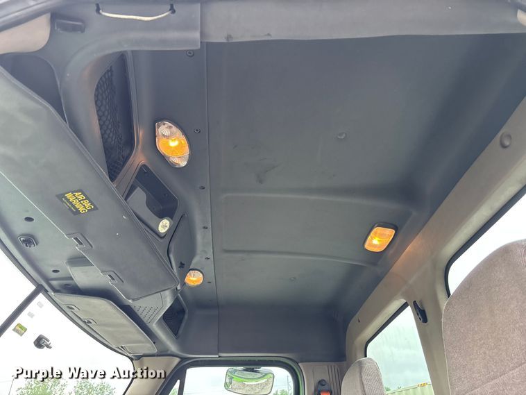 image for item FH7145 2018 Freightliner Cascadia semi truck