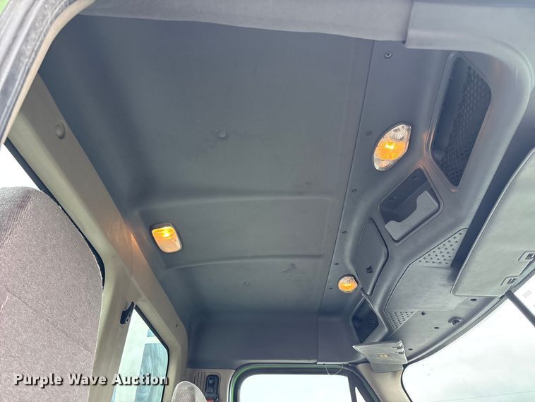 image for item FH7145 2018 Freightliner Cascadia semi truck