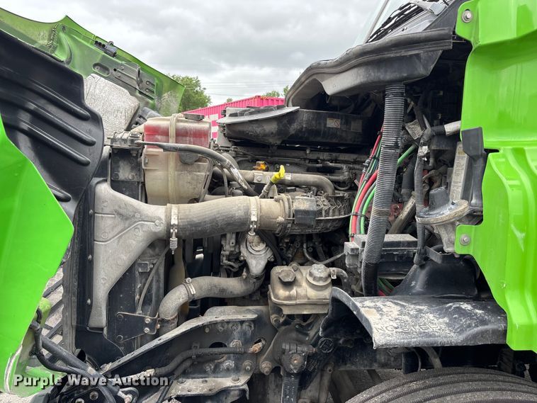 image for item FH7145 2018 Freightliner Cascadia semi truck