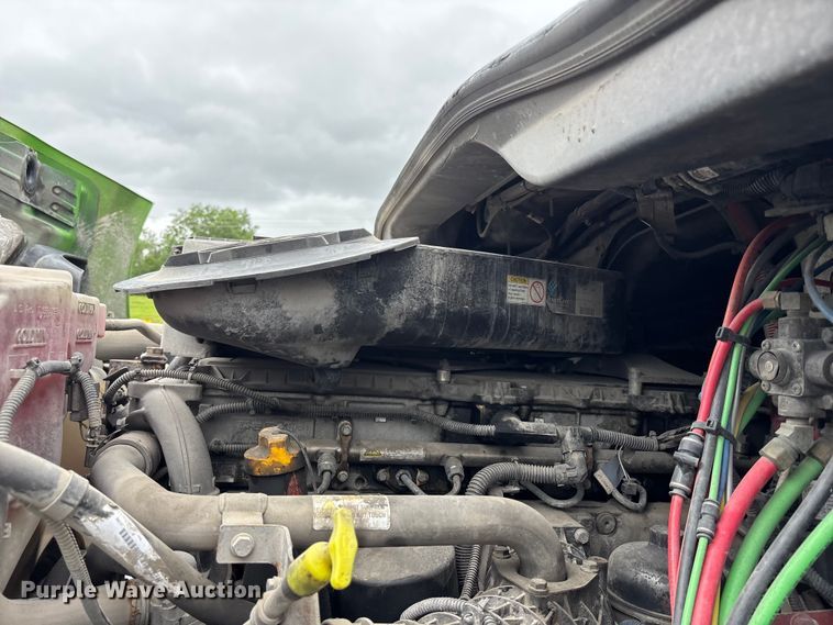 image for item FH7145 2018 Freightliner Cascadia semi truck