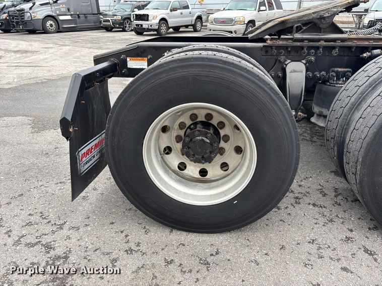 image for item FH7145 2018 Freightliner Cascadia semi truck