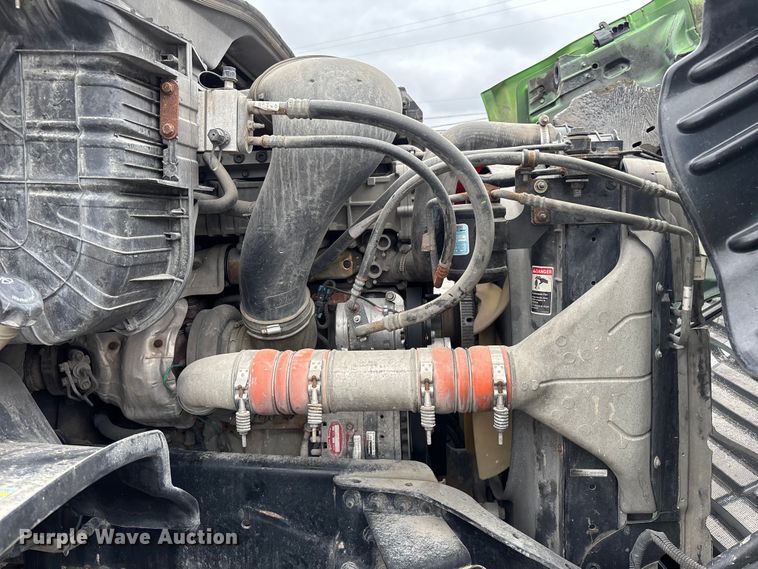 image for item FH7146 2017 Freightliner Cascadia semi truck