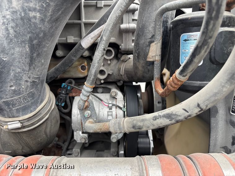 image for item FH7146 2017 Freightliner Cascadia semi truck