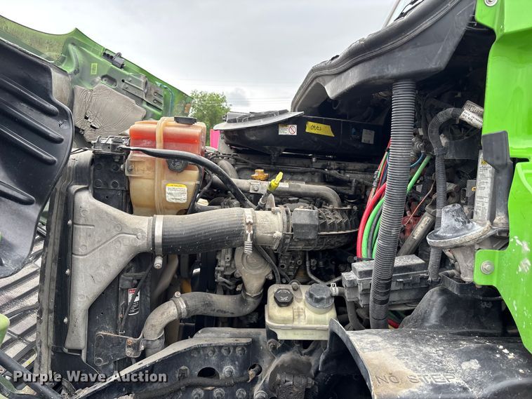 image for item FH7146 2017 Freightliner Cascadia semi truck
