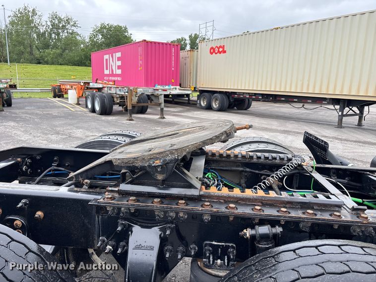 image for item FH7147 2017 Freightliner Cascadia semi truck