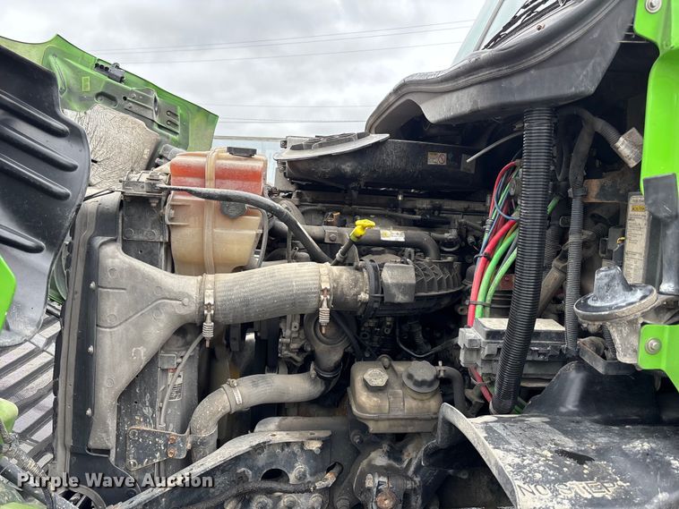 image for item FH7147 2017 Freightliner Cascadia semi truck