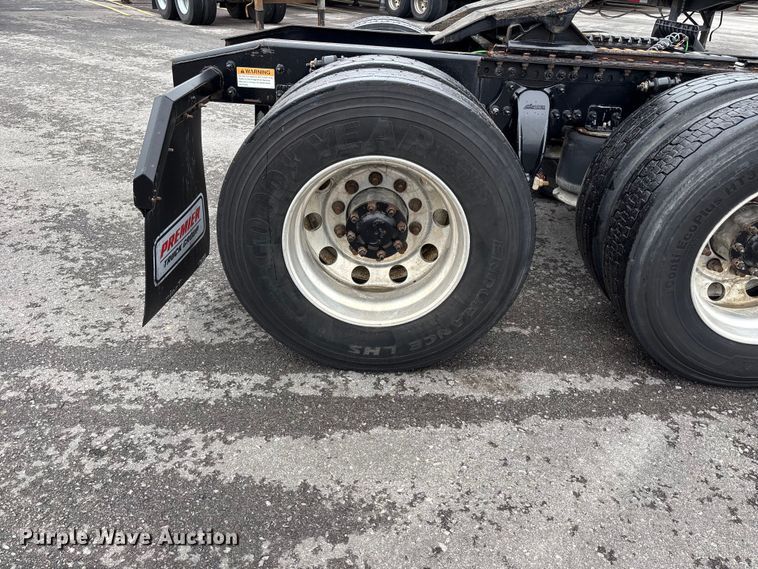 image for item FH7147 2017 Freightliner Cascadia semi truck