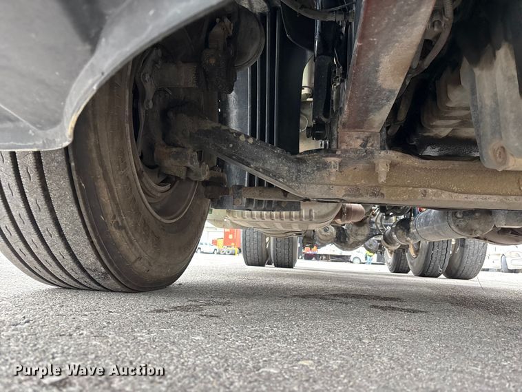 image for item FH7148 2017 Freightliner Cascadia semi truck