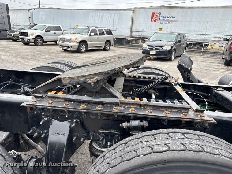 image for item FH7148 2017 Freightliner Cascadia semi truck