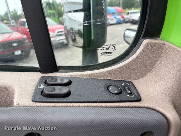 image for item FH7148 2017 Freightliner Cascadia semi truck