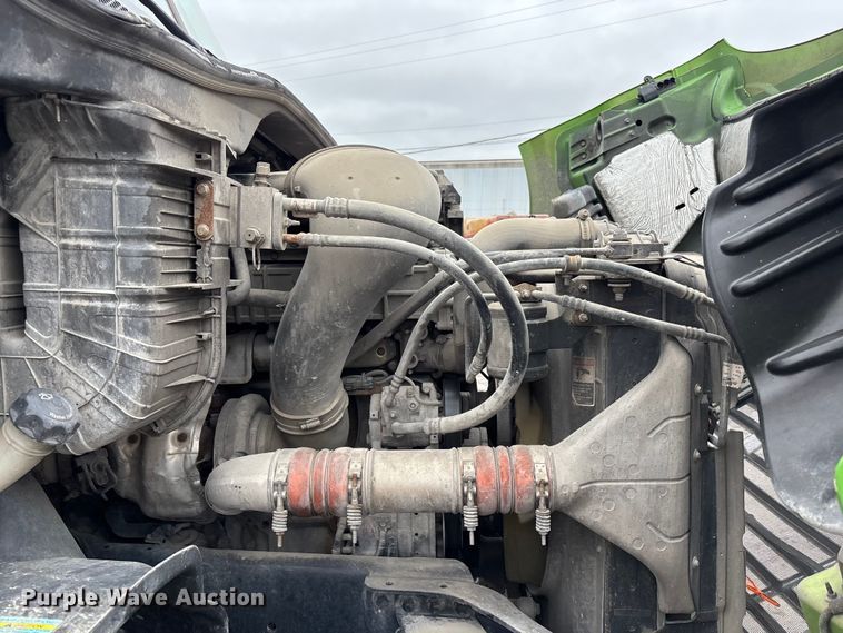 image for item FH7148 2017 Freightliner Cascadia semi truck