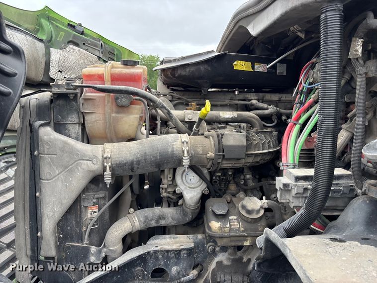 image for item FH7148 2017 Freightliner Cascadia semi truck