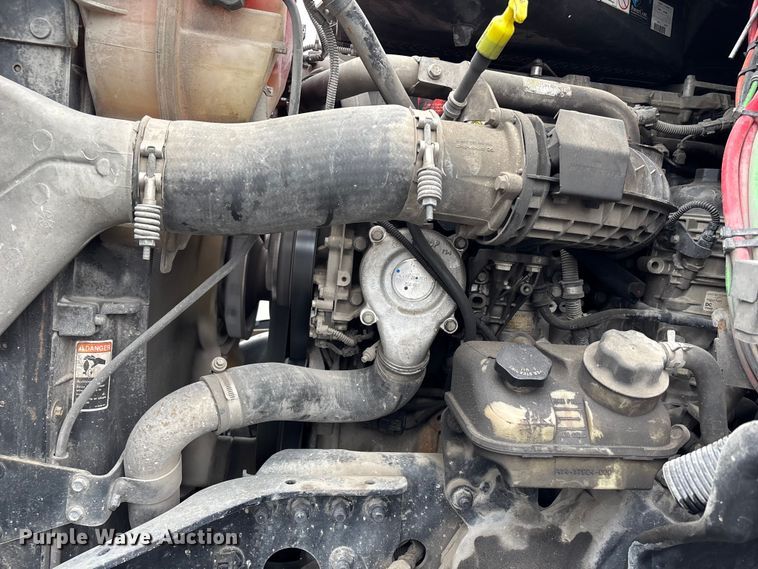 image for item FH7148 2017 Freightliner Cascadia semi truck