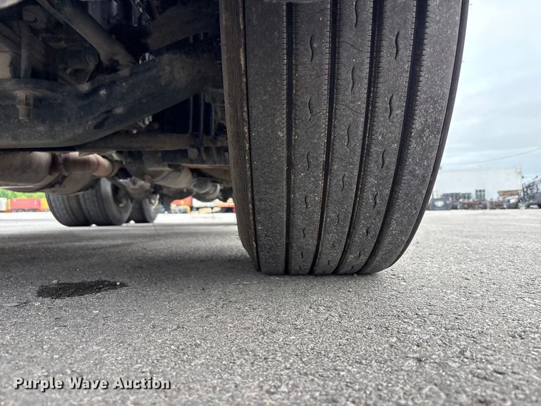 image for item FH7148 2017 Freightliner Cascadia semi truck