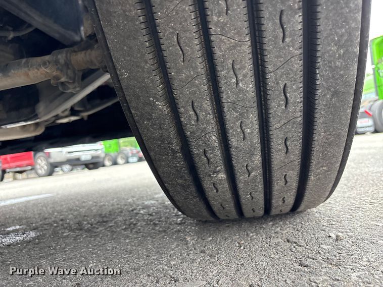 image for item FH7148 2017 Freightliner Cascadia semi truck