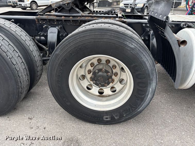image for item FH7148 2017 Freightliner Cascadia semi truck
