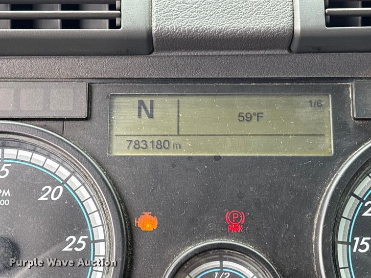 image for item FH7148 2017 Freightliner Cascadia semi truck