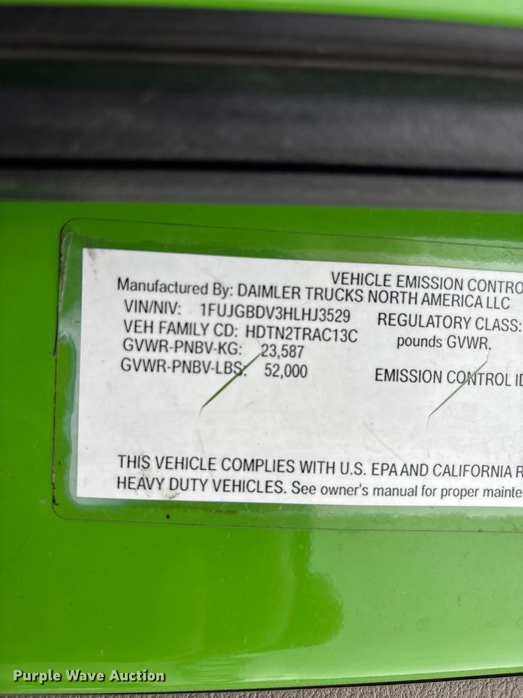image for item FH7148 2017 Freightliner Cascadia semi truck