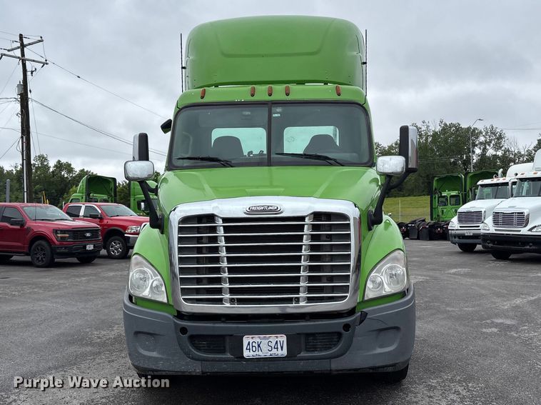 image for item FH7149 2018 Freightliner Cascadia 