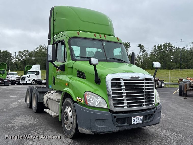 image for item FH7149 2018 Freightliner Cascadia 