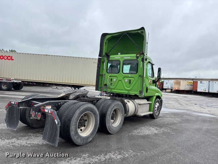 image for item FH7149 2018 Freightliner Cascadia 