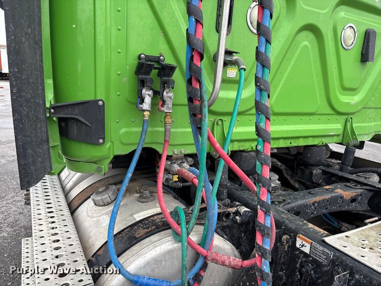 image for item FH7149 2018 Freightliner Cascadia 