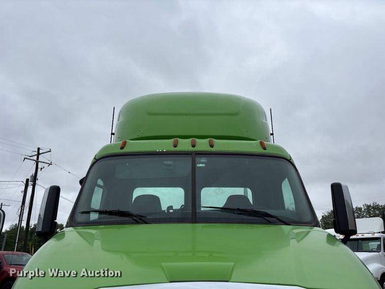 image for item FH7149 2018 Freightliner Cascadia 