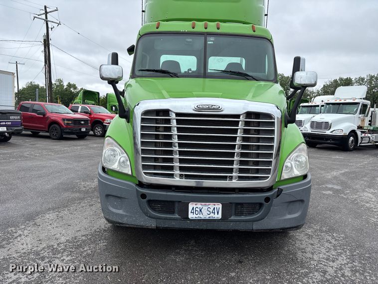 image for item FH7149 2018 Freightliner Cascadia 