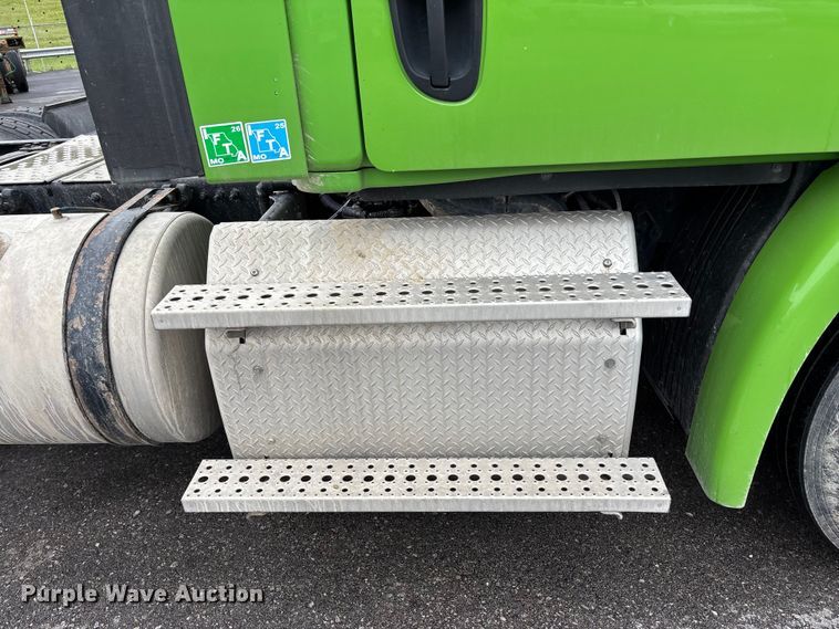 image for item FH7149 2018 Freightliner Cascadia 