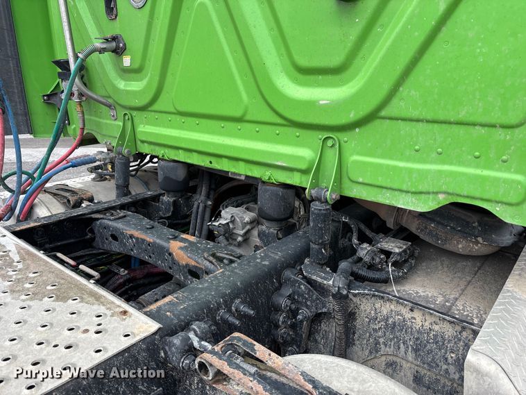 image for item FH7149 2018 Freightliner Cascadia 