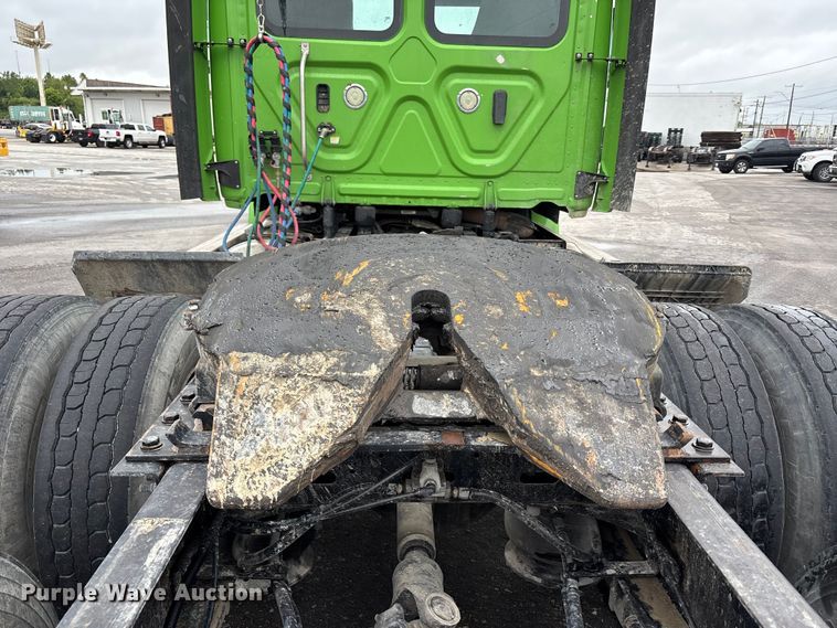 image for item FH7149 2018 Freightliner Cascadia 