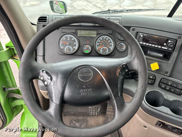 image for item FH7149 2018 Freightliner Cascadia 