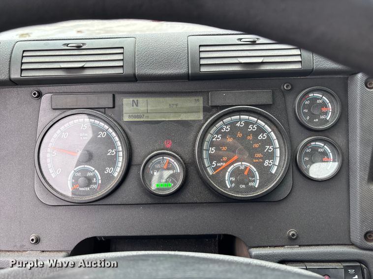 image for item FH7149 2018 Freightliner Cascadia 