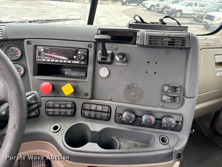 image for item FH7149 2018 Freightliner Cascadia 