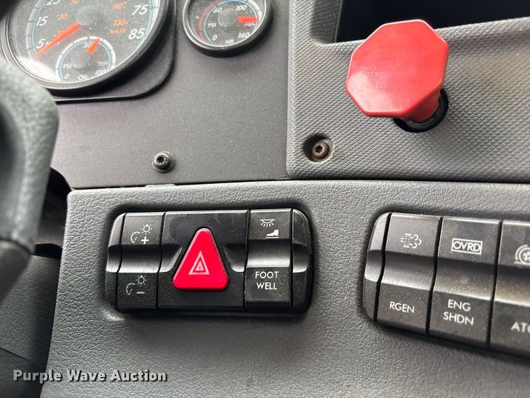 image for item FH7149 2018 Freightliner Cascadia 