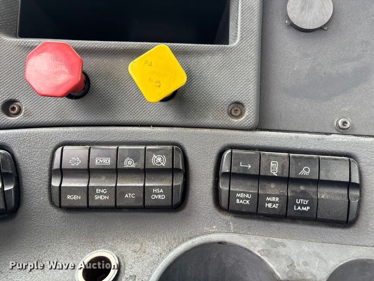 image for item FH7149 2018 Freightliner Cascadia 