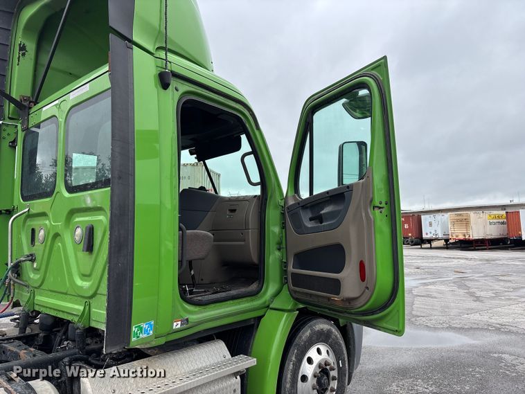image for item FH7149 2018 Freightliner Cascadia 