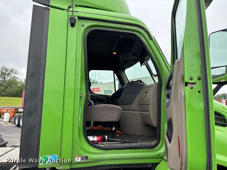 image for item FH7149 2018 Freightliner Cascadia 